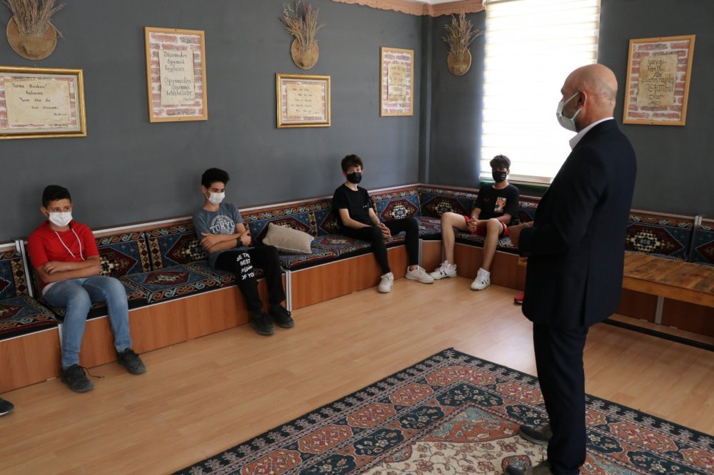 Eğitime Destek Platformu'ndan Aksaray’da İmam Hatip Lisesini tercih eden öğrencilere burs