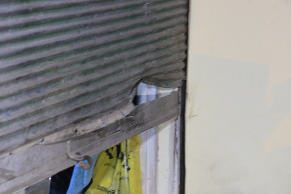 Adana'da gece yarısı bomba paniği! İş yerine atılan EYP yüksek sesle patladı