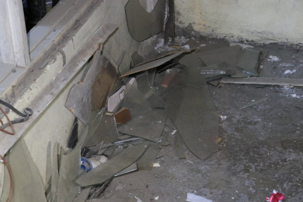 Adana'da gece yarısı bomba paniği! İş yerine atılan EYP yüksek sesle patladı
