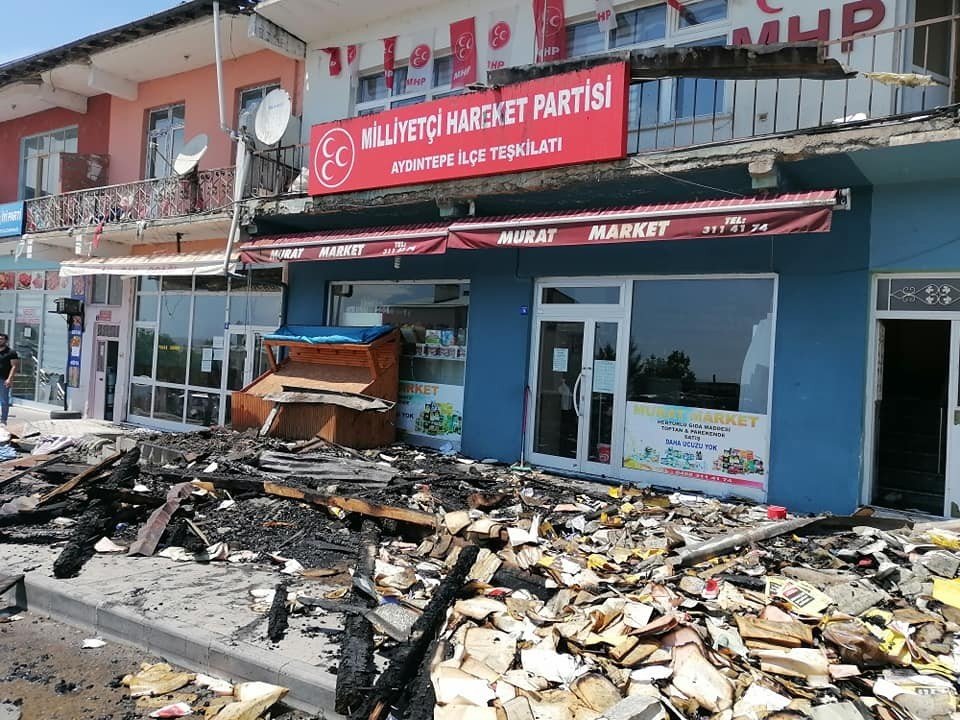 Bayburt MHP, Gelecek ve Saadet Partisi Aydıntepe binaları yandı