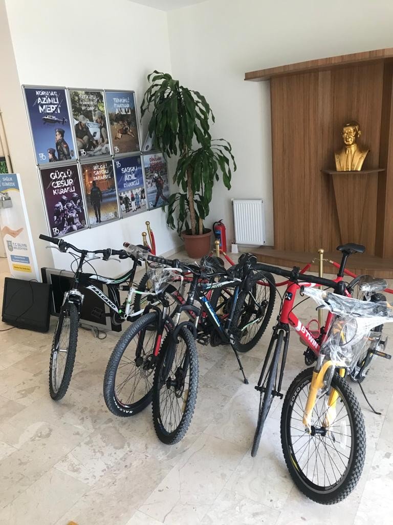 Cürete bak! Bisikletleri çalıp otobüsle evine götürdü