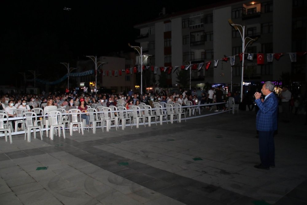 Konya bu anı çok özlemişti! Binlerce kişi açık havada film seyretti