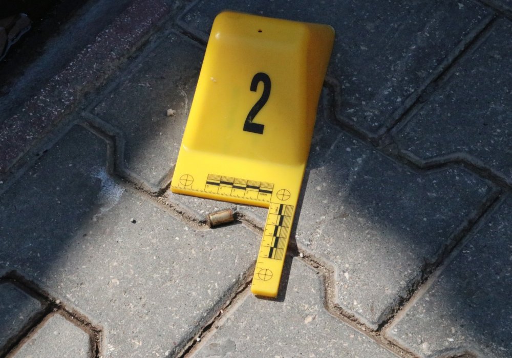 Burası Adana! Kurşunlanan kahvenede ayağından vurulan adamın ilginç hareketi