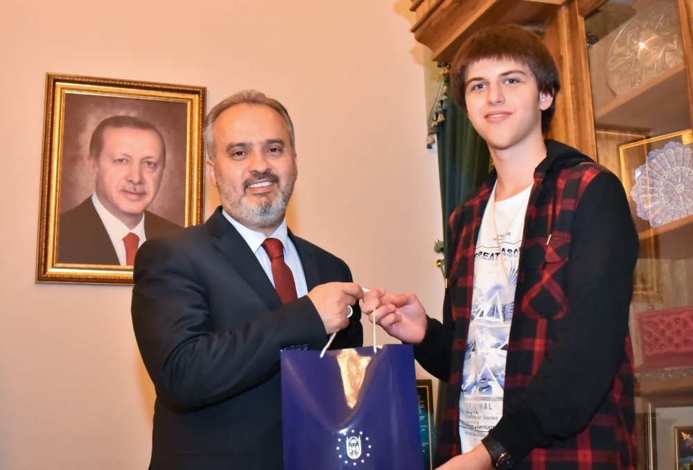 Konyalı öğrencilerin de olduğu Bursa takımı CERN'e damga vurdu