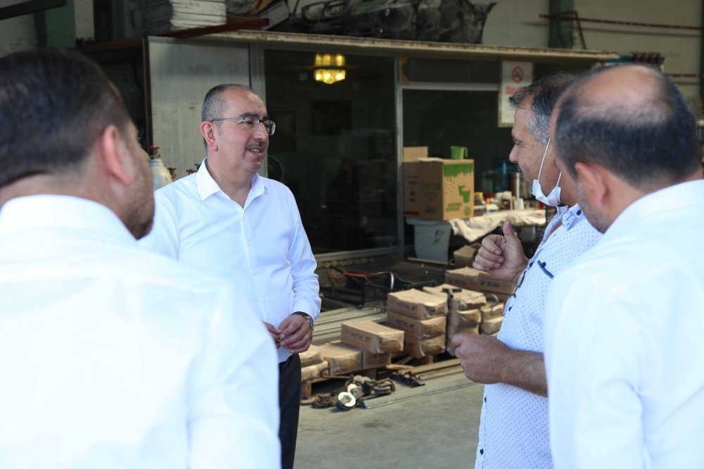 Meram Belediye Başkanı Mustafa Kavuş talepte bulunan esnafları yerinde ziyaret etti
