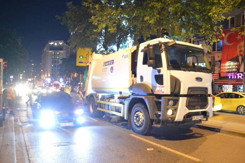 Engelli elektrikli scooter sürücüsü çöp kamyonu altında can verdi!