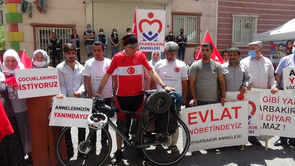 Evlat nöbetine destek için bin 700 kilometre pedal çevirdi