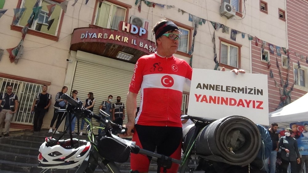 Evlat nöbetine destek için bin 700 kilometre pedal çevirdi