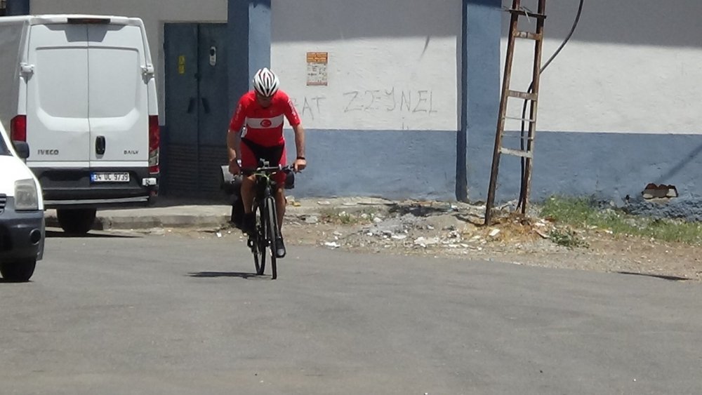 Evlat nöbetine destek için bin 700 kilometre pedal çevirdi