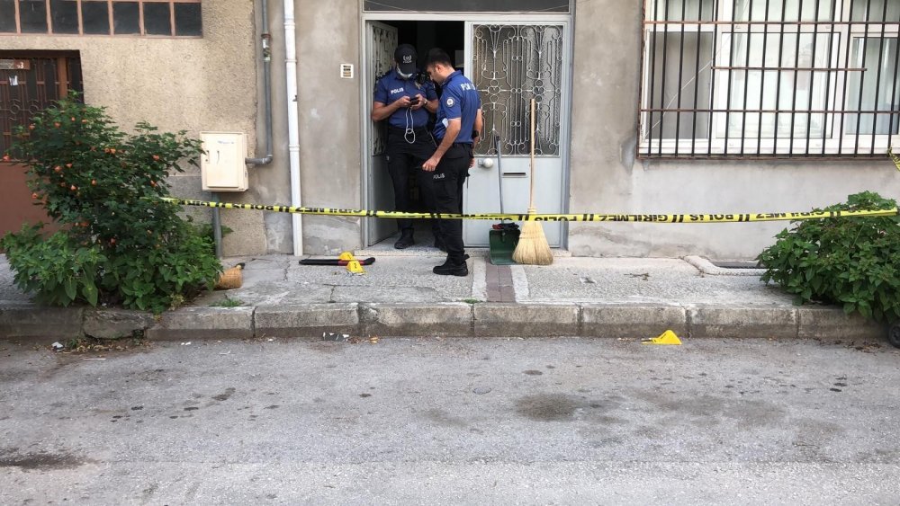 Bursa'da genç adam temizlik işçisi babasını vurdu