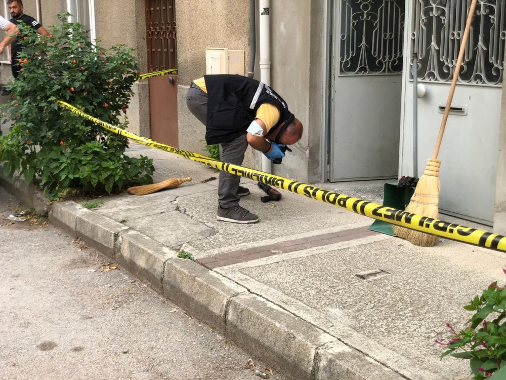 Bursa'da genç adam temizlik işçisi babasını vurdu
