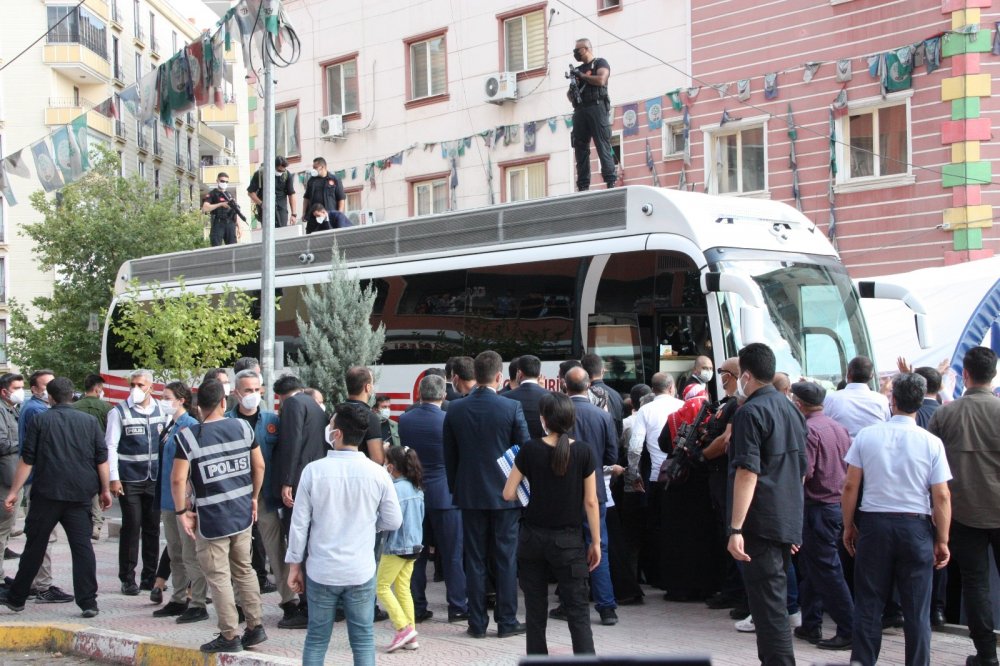 Cumhurbaşkanı Erdoğan Evlat Nöbetinin 676'ncı gününde aileleri ziyaret etti