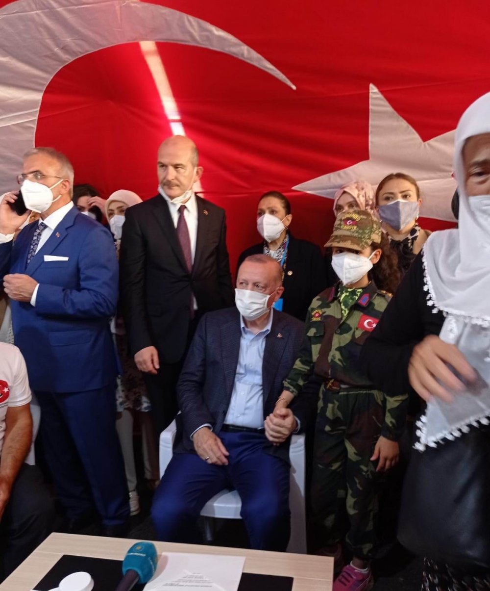 Cumhurbaşkanı Erdoğan Evlat Nöbetinin 676'ncı gününde aileleri ziyaret etti