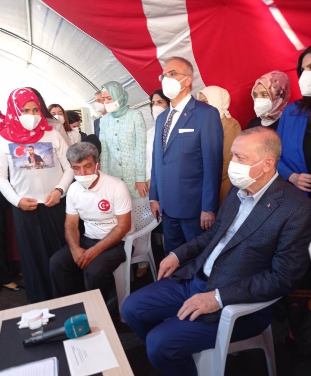 Cumhurbaşkanı Erdoğan Evlat Nöbetinin 676'ncı gününde aileleri ziyaret etti