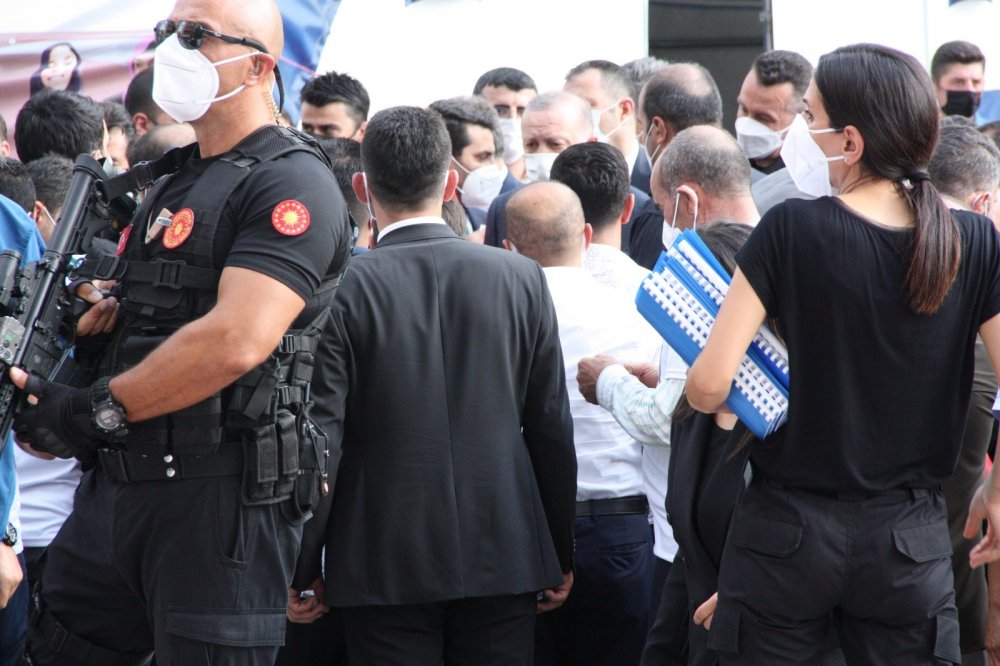 Cumhurbaşkanı Erdoğan Evlat Nöbetinin 676'ncı gününde aileleri ziyaret etti