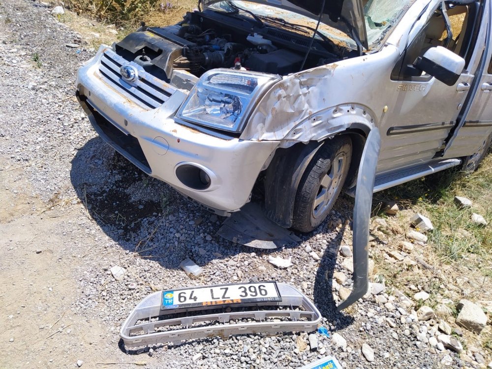 Denizli'de takla atan otomobil şarampole uçtu! 1’i ağır 4 yaralı