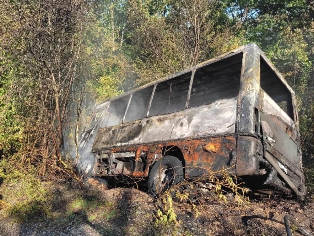 Alev topuna dönen minibüsteki yolcular son anda kurtuldu