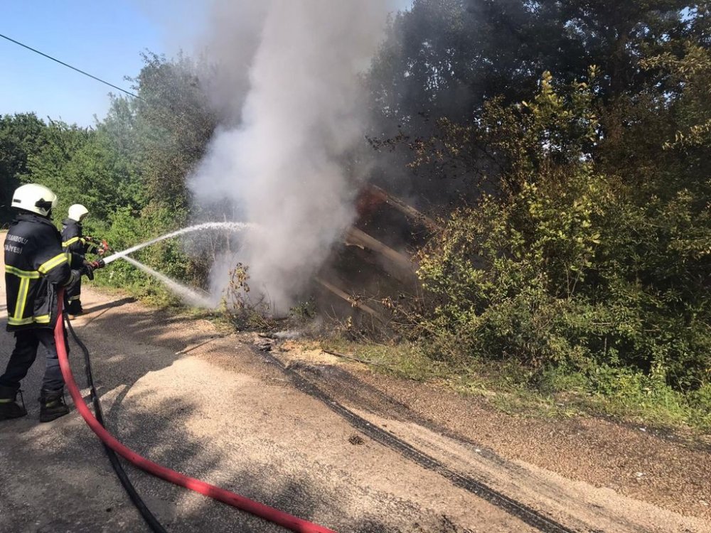 Alev topuna dönen minibüsteki yolcular son anda kurtuldu