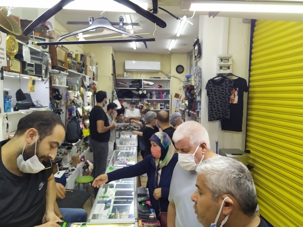 İstanbul Havalimanı'nda unutulan eşyalar için uzun kuyruklar oluştu