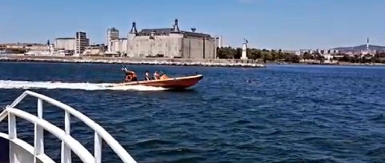 Kadıköy-Eminönü vapurundan denize düşen yolcu kurtarıldı
