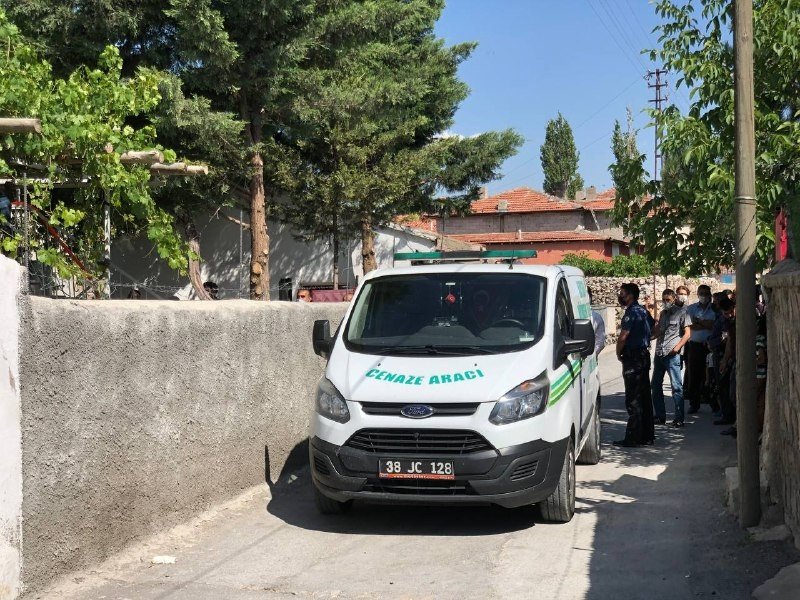 70 yaşındaki baba kendisine baltayla saldıran oğlunu tabancayla öldürdü