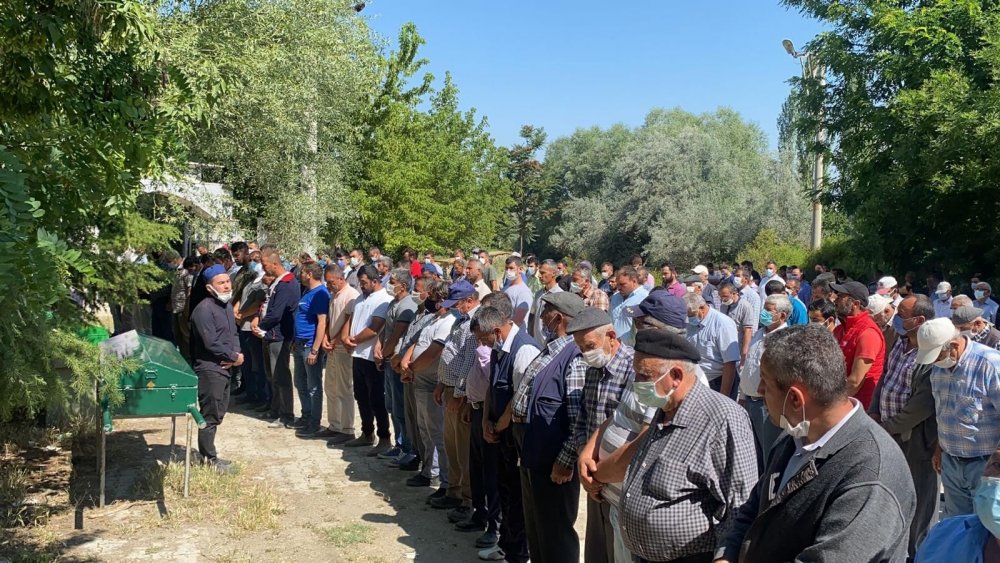 Afyon'da boğularak can veren amca ve yeğene son görev