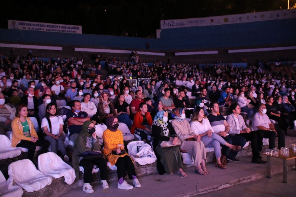 Akşehir Uluslararası Nasreddin Hoca Şenliği 'Ağaçlar Ayakta Ölür' ile final yaptı