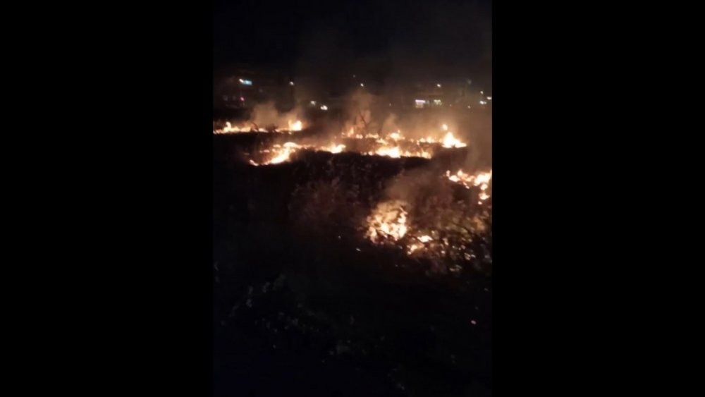 Düğün salonundan atılan havai fişekler yangın çıkardı