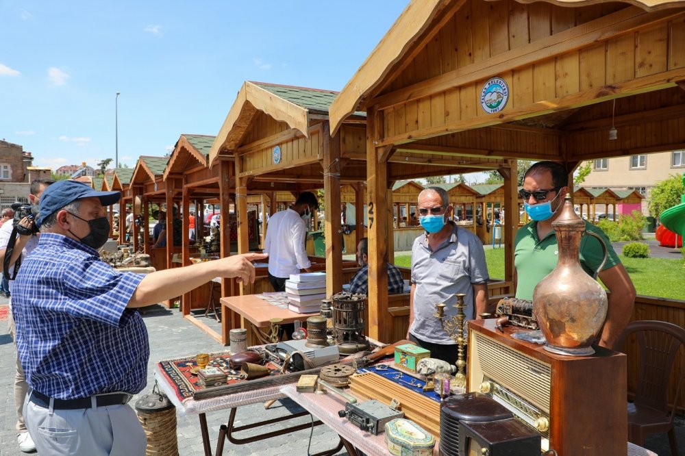 Talas Antika Pazarı 16 aylık pandemi arasının ardından yeniden açıldı