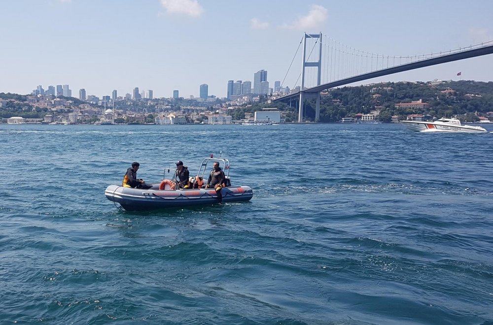 Üsküdar'da denize giren kişi akıntıya kapıldı! Ekipler seferber oldu