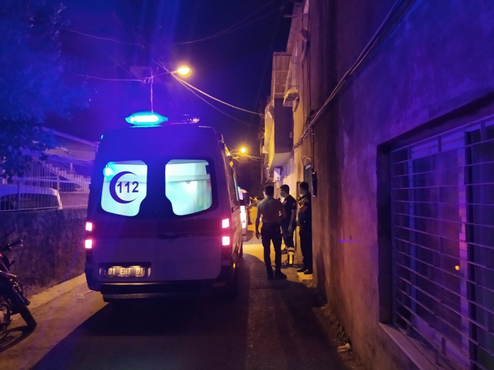Adana’da iki kadın birbirini kanlar içinde bıraktı