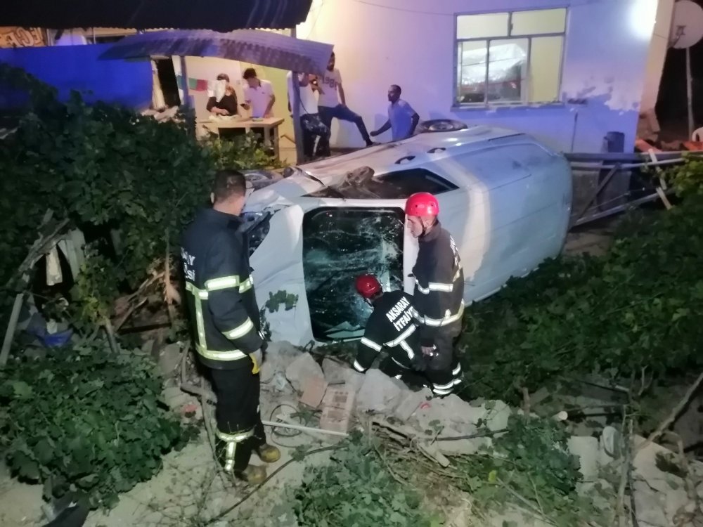 Aksaray'da eve giren arabadaki gençler sinir krizi geçirdi