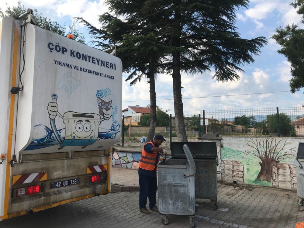 Akşehir'de temizlik çalışmaları sürüyor