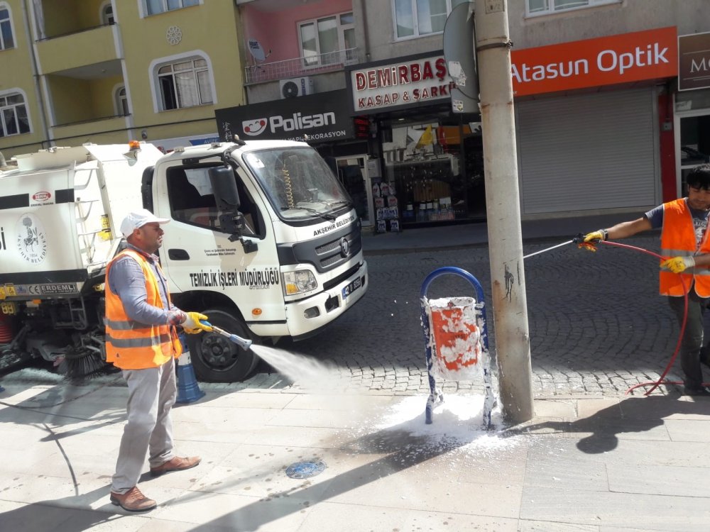 Akşehir'de temizlik çalışmaları sürüyor
