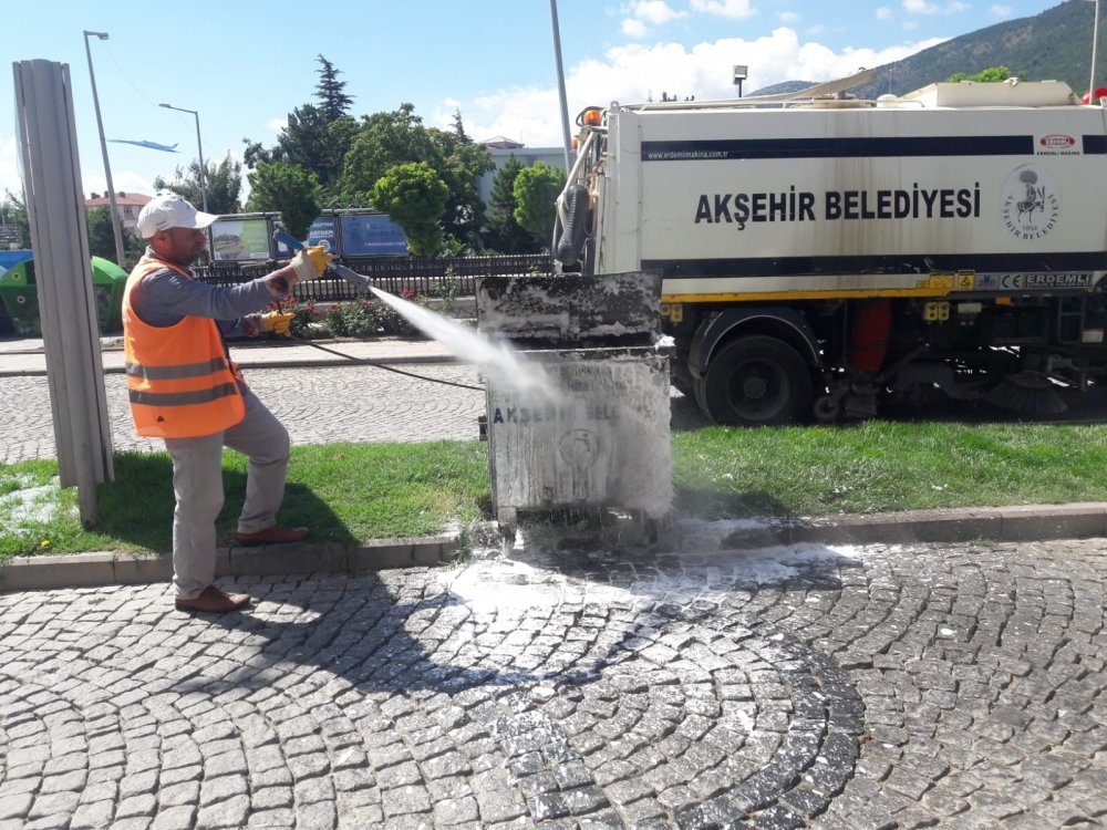 Akşehir'de temizlik çalışmaları sürüyor