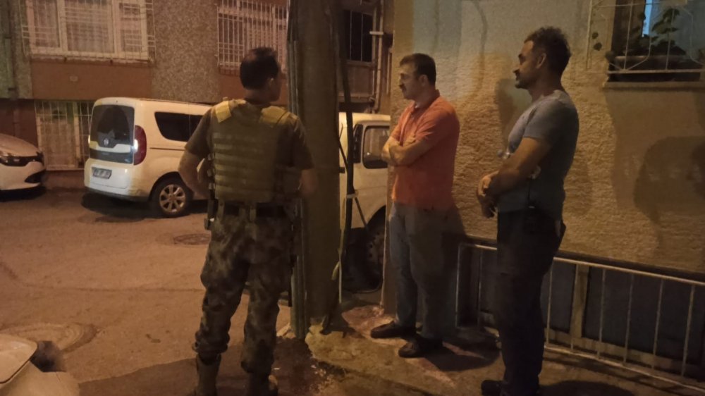 Kız kardeşlerini rehin alan şahıs polise ateş açtı! Özel harekat sokağı kapattı