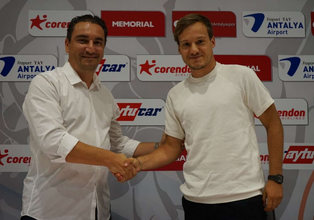 5 sezondur Konyaspor'da forma giyen Deni Milosevic Antalyaspor’da