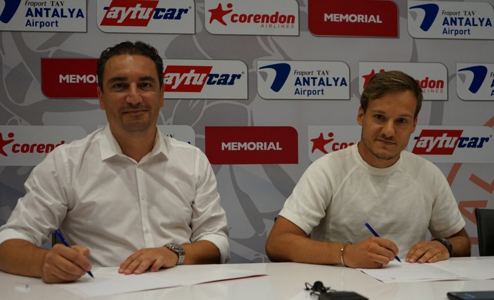 5 sezondur Konyaspor'da forma giyen Deni Milosevic Antalyaspor’da