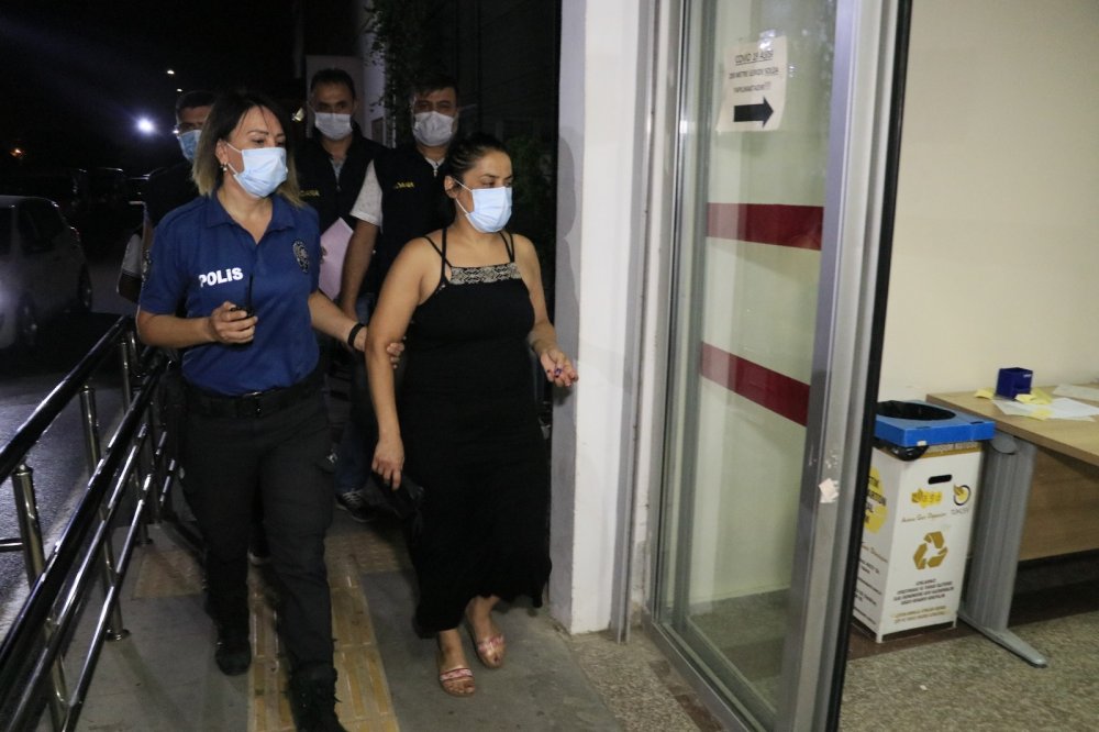 Adana'da Türk Bayrağını indirip çöp kutusuna atan kadının savunması 'pes' dedirdi