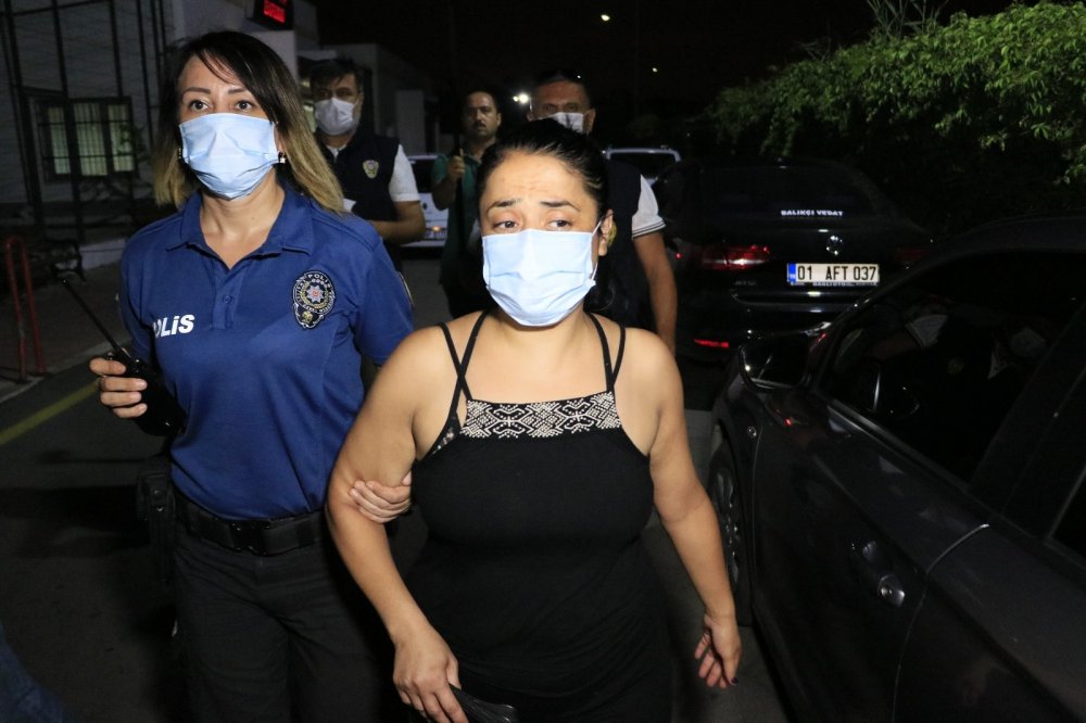 Adana'da Türk Bayrağını indirip çöp kutusuna atan kadının savunması 'pes' dedirdi