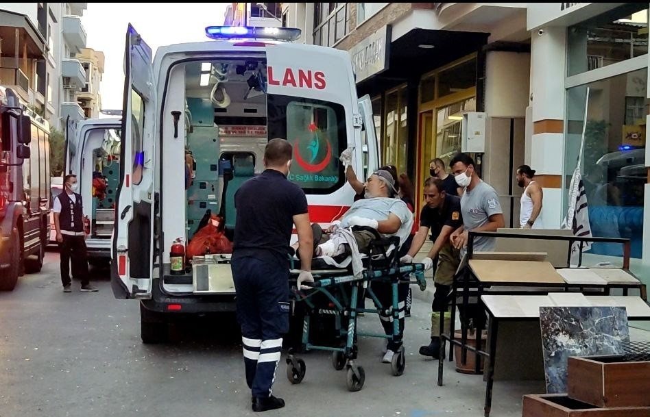 Çiğli'de evde torpil patladı! Camlar kırıldı parmakları koptu