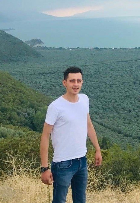 Kamyonete çarparak devrilen aracın altında feci ölüm!