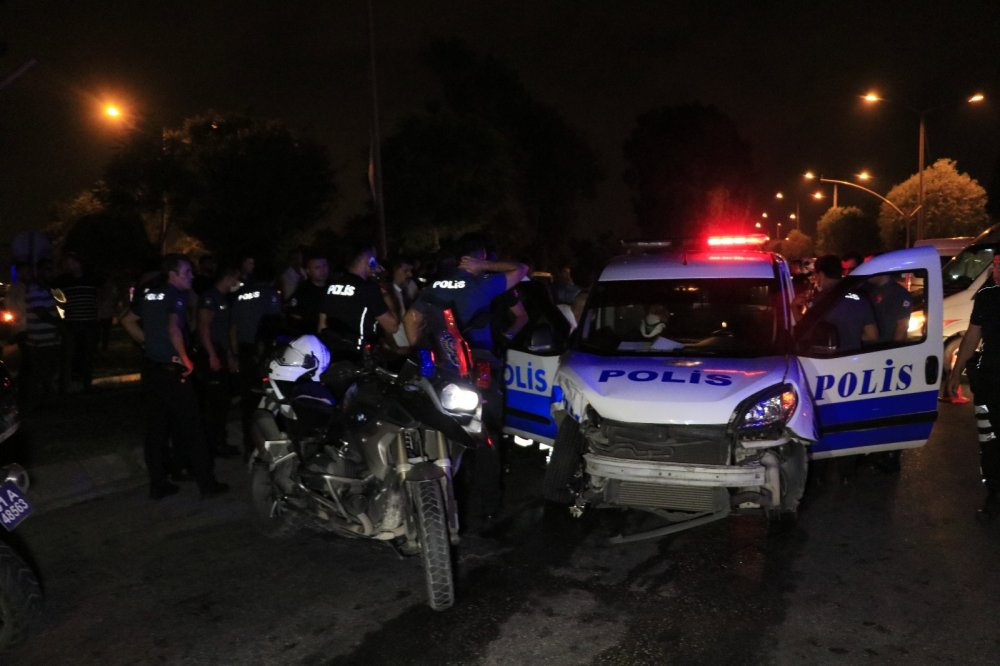 Adana’da polis otosu ticari araçla çarpıştı! 2’si polis 5 yaralı