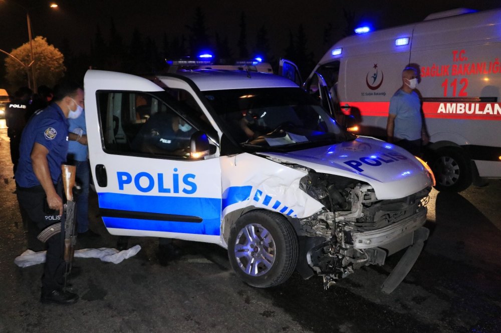 Adana’da polis otosu ticari araçla çarpıştı! 2’si polis 5 yaralı