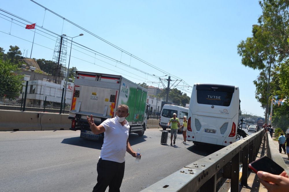 Alanya'da korku dolu anlar! Camları kırıp dışarı atladılar