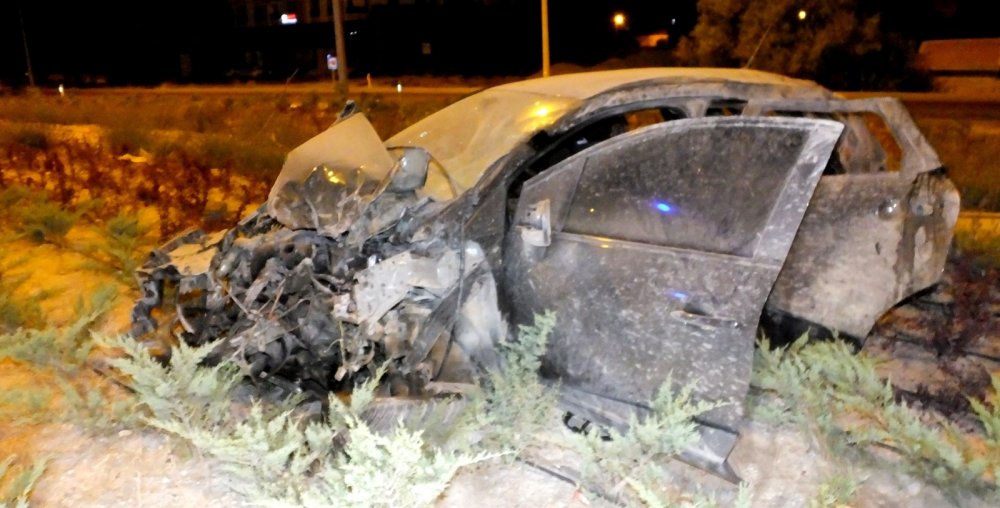 Aksaray-Konya yolunda takla atan otomobil refüje düştü! 5 yaralı