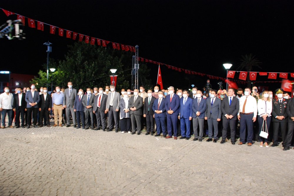 İzmir’de 15 Temmuz nöbeti sela ile son buldu