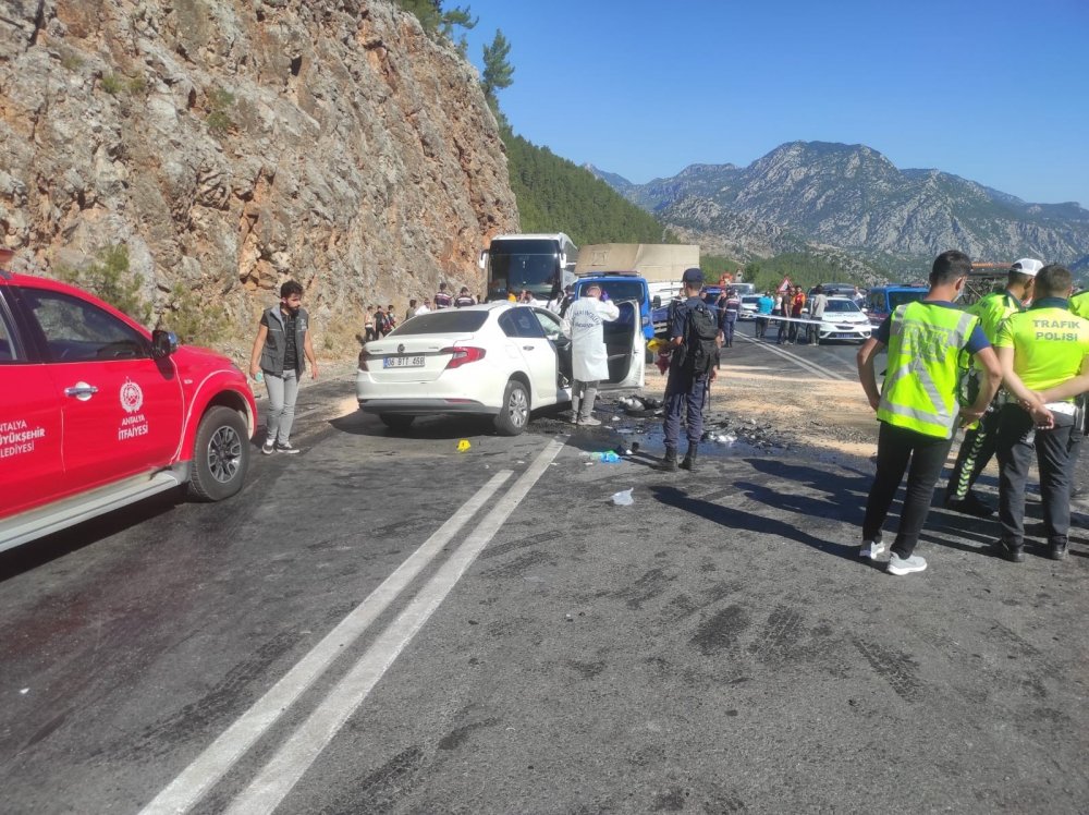 Konya-Antalya Yolu'nu kapatan trafik kazası