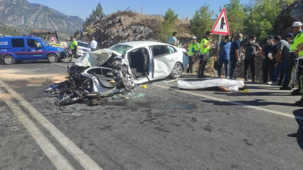 Konya-Antalya Yolu'nu kapatan trafik kazası