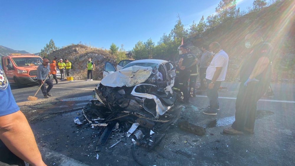 Konya-Antalya Yolu'nu kapatan trafik kazası
